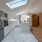 Direita House 131 *