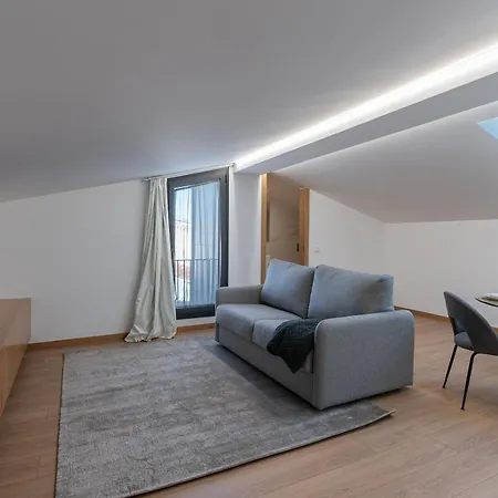 Direita House 131 * Braga