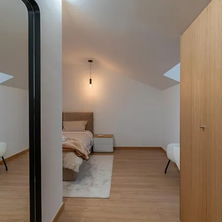 Apartament Direita House 131 *