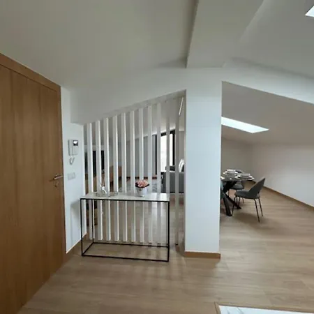 Direita House 131 *